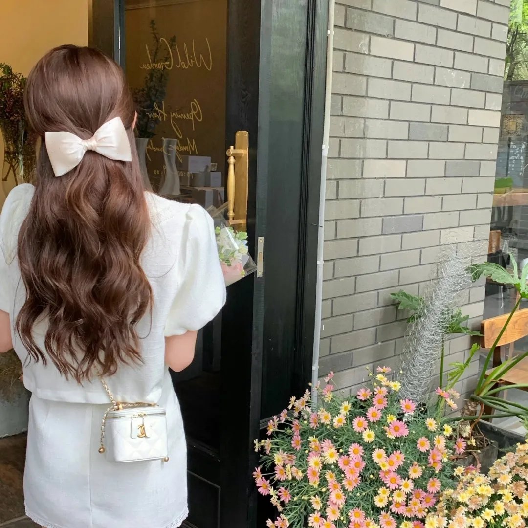踉跄的女孩